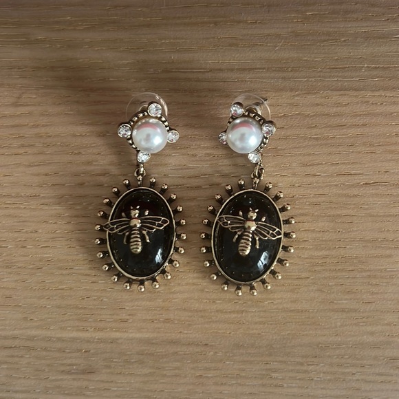 Earrings.Gorgeous - Picture 1 of 3
